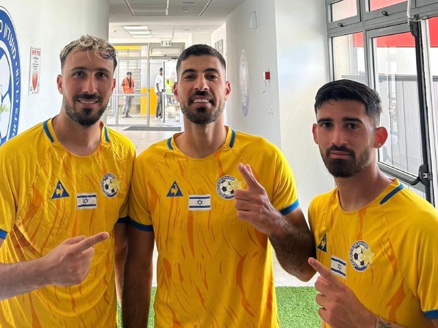 משה גולן (מימין) וחבריו לקבוצה